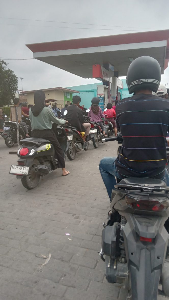 
					Antrian Panjang Kendaraan Sudah Berkurang,Kondisi Di SPBU Kota Kisaran Sudah Mulai Normal