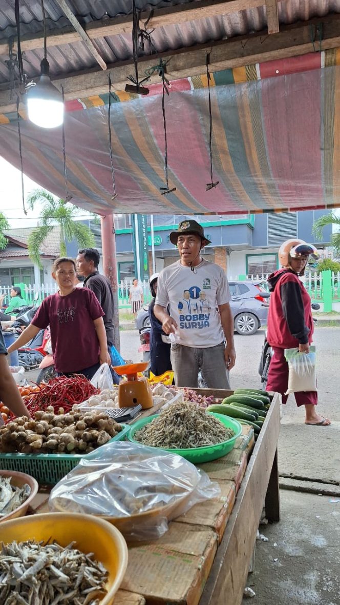 
					Wakil Ketua DPRD Gunungsitoli Terciduk Warga Berbelanja di Pasar Tradisional, Harga Cabai Capai 150 Ribu/Kilogram