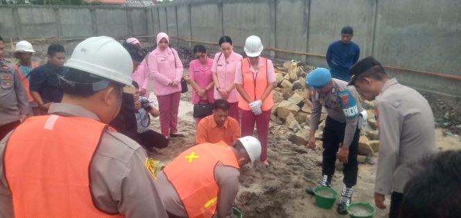 
					Kapolres Batu Bara Laksanakan Peletakan Batu Pertama Pembangunan Gedung SPPG di Desa Lalang
