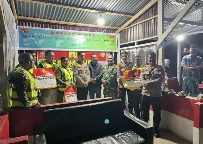 
					Kunjungan Perdana ke Desa Logas, Kapolres Kuansing Tinjau Pos Kamling, Tanam Pohon, dan Dialog dengan Tokoh Adat